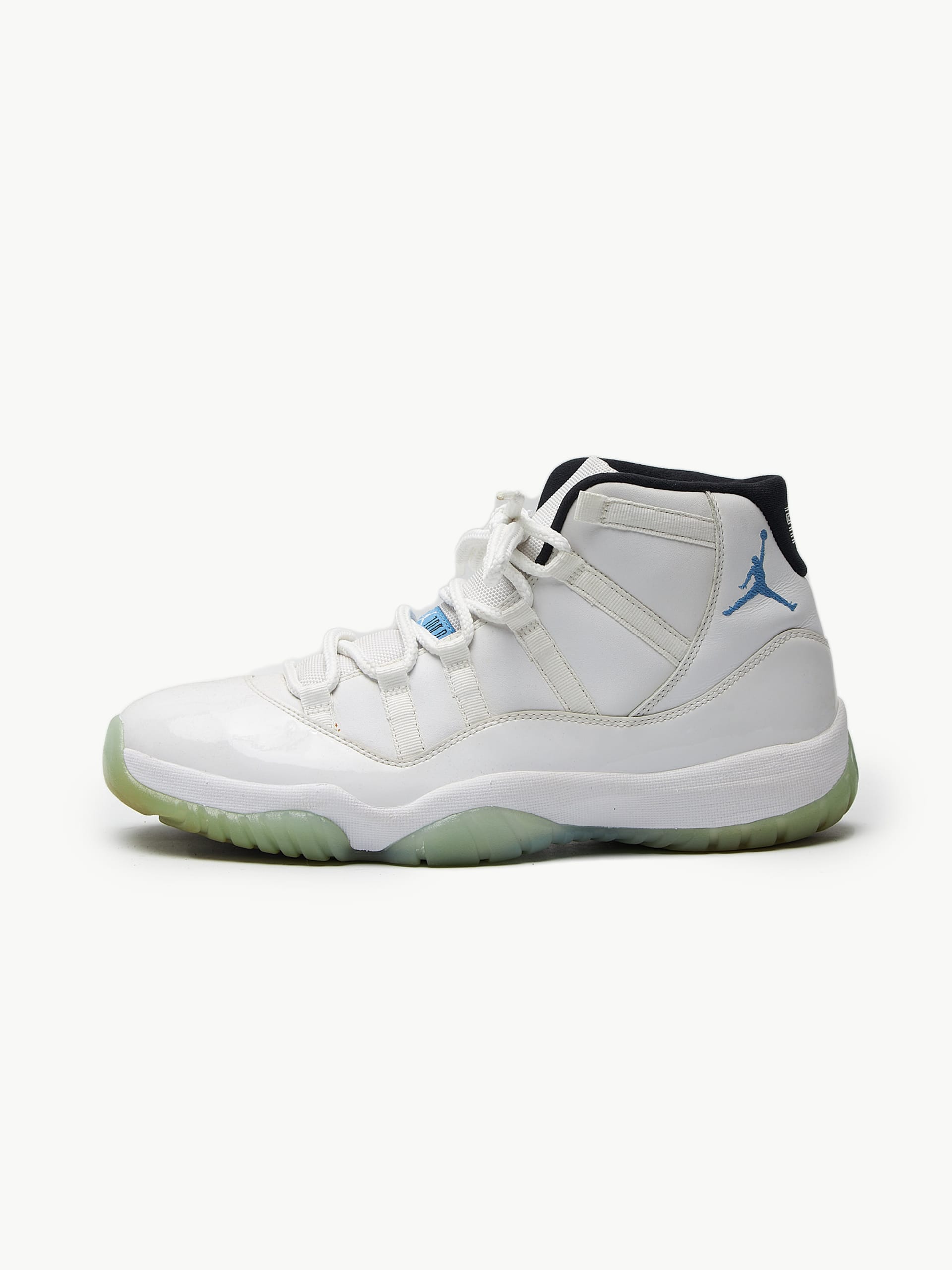 White high deals top jordans