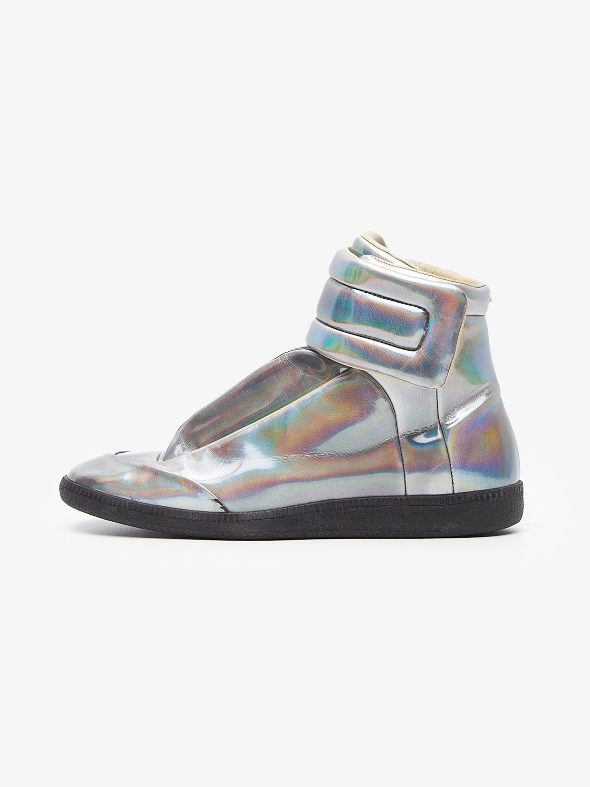 High top store silver sneakers